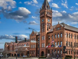 Champaign, Illinois: A Data-Driven Guide to Its Weather, Hotels, and Restaurants